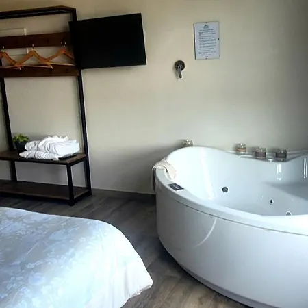Casas Rurales Maribel - Complejo Moradas Del Cerro 2 - Suites Con Jacuzzi En Alcala Del Jucar Casas del Cerro Room photo